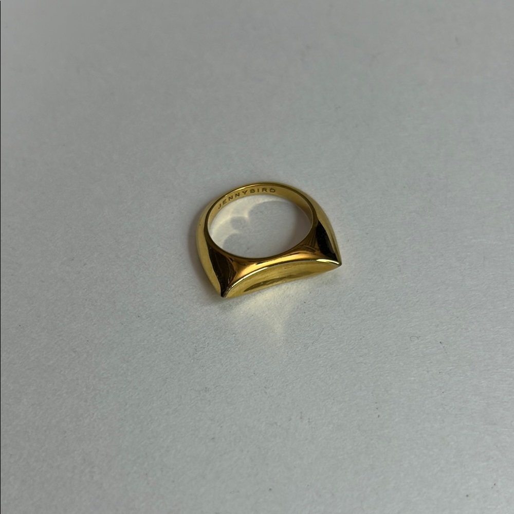 EUC Jenny Bird sculpted gold ring size 6